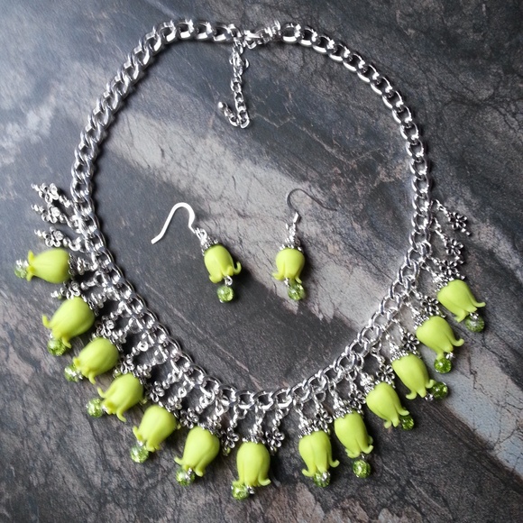 Handmade Polymer Clay Lilly Flower Necklace - Picture 1 of 4